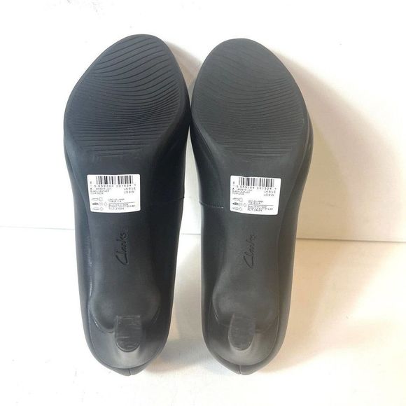 Clarks collection Classic Black Leather Heels Womens Size 9 W Pump Slip On Shoes - Picture 8 of 8